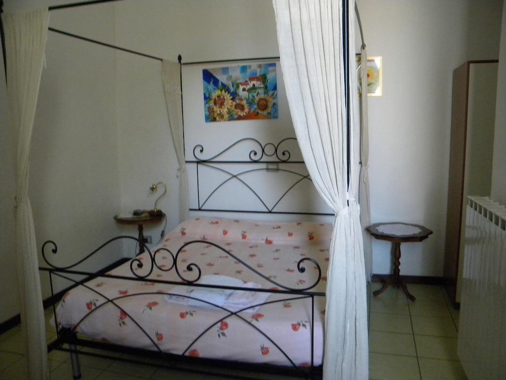 Готель Le Petit Fleur Bareggio Номер фото